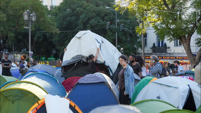 Acampada de Lisboa vai montar tendas junto à AR após discussão do OE2027