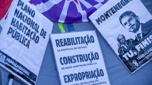 Mais de 200 pessoas protestam em Coimbra pelo direito à habitação