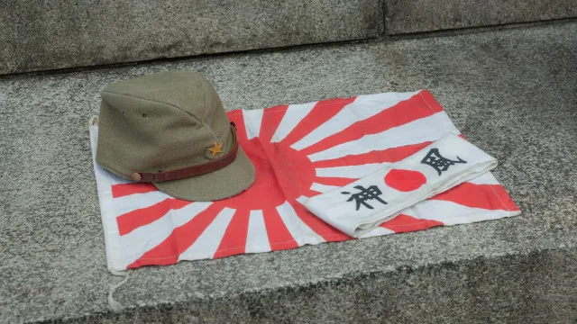 
                    Aluno chinês expulso na Rússia por exibir bandeira militar japonesa
                
