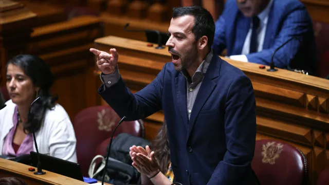 Livre recorre ao plenário após rejeição do debate de urgência