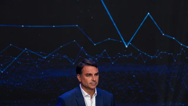 
                    Bolsonaro promete cashback via Pix em contas pagas pelos consumidores
                