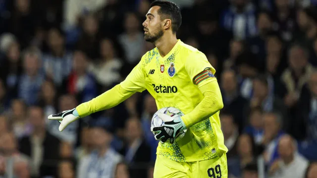 
                    Diogo Costa envia recado: 
