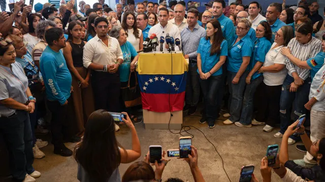Corina Machado pede protestos para exigir presidenciais na Venezuela