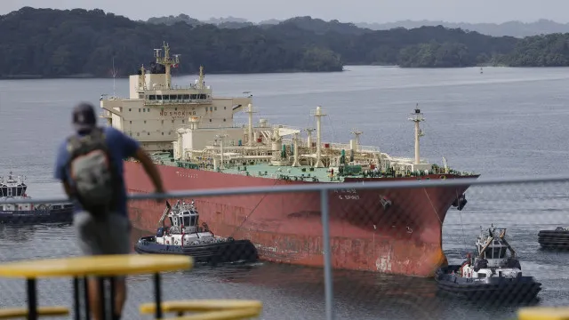 Canal do Panamá bate recorde de carga graças a Ormuz e apesar do El Niño