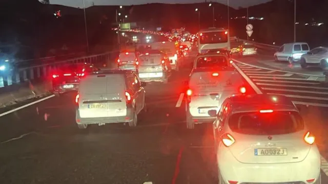 
                    Choque em cadeia entre 11 carros na A8 faz filas em direção a Lisboa
                