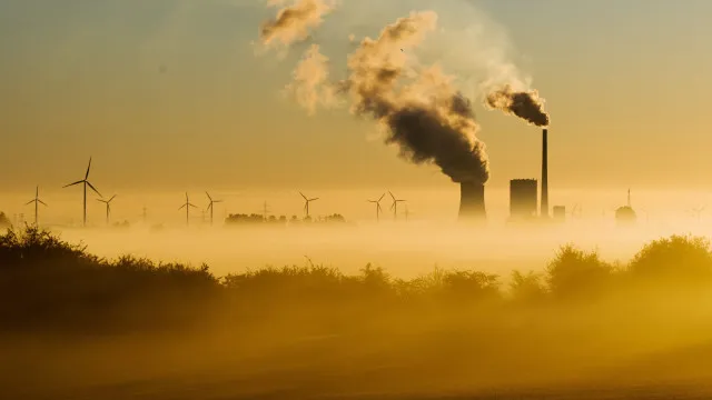 UE aumenta limite de licenças de emissão de gases para 700 milhões