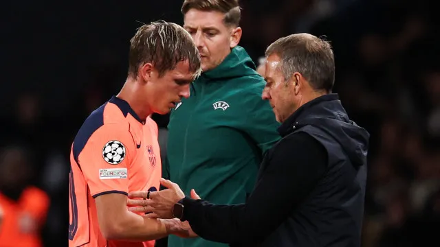Dani Olmo desfalca o Barcelona durante um mês