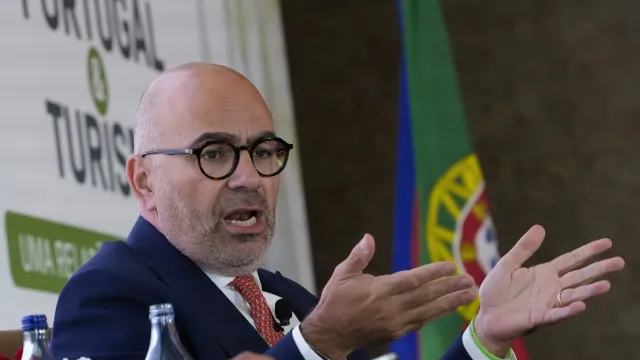 
                    Ministro explica o que vai mudar na TAP com a entrada da Lufthansa
                