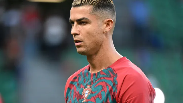 
                    A hora muda, o luxo de Ronaldo não. Eis a coleção de relógios do craque
                