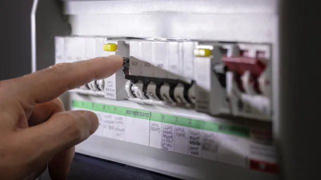 
                    Corte de luz e gás por falta de pagamento: O que deve saber
                