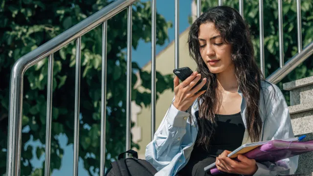 Voz baixa no WhatsApp? Saiba como limpar o microfone do seu telemóvel
