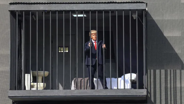 Instalação em Teerão faz de um Trump encarcerado espetáculo de rua: Veja