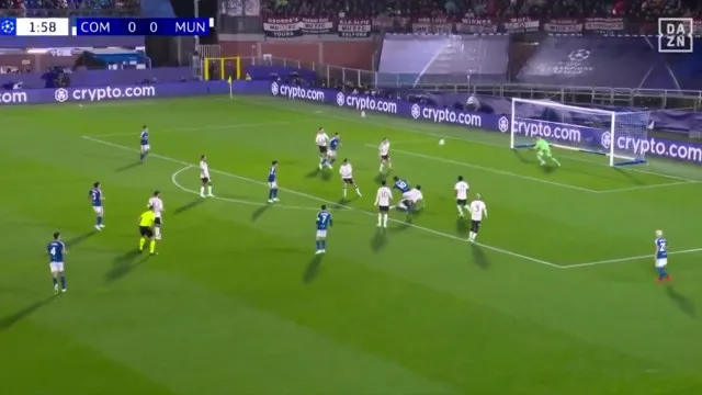 Nico Paz precisou de 2 minutos para colocar Manchester United em apuros
