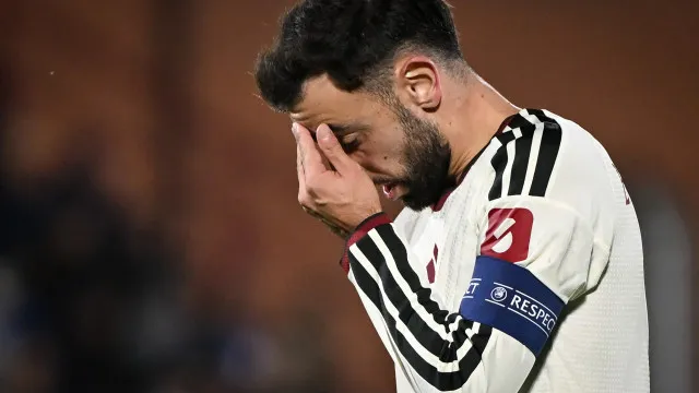 Bruno Fernandes visa Carrick após derrota em Como: "Cabe ao treinador..."
