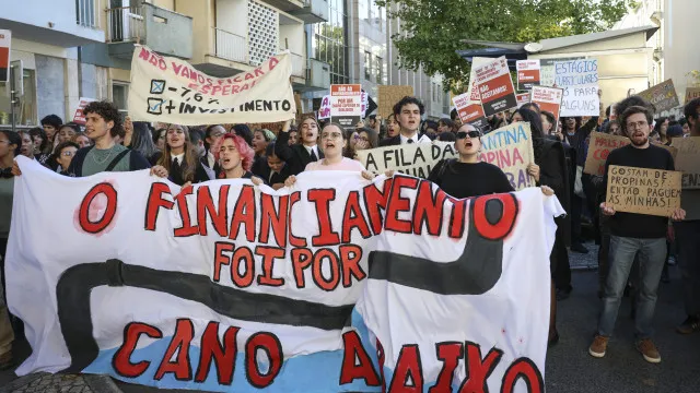 Estudantes contestam subida das propinas: "Não nos tirem esse direito"