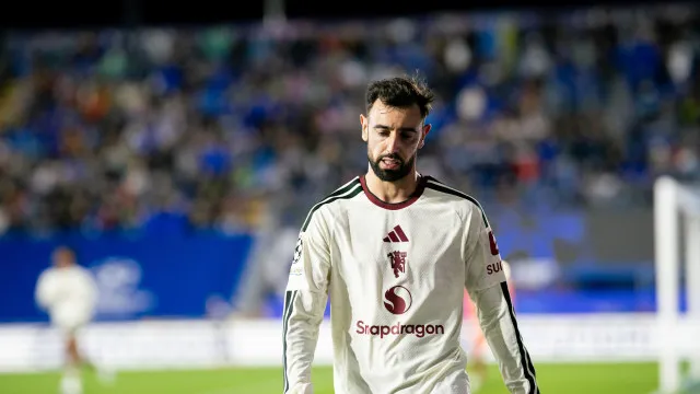 Carragher arrasa Bruno Fernandes: "É uma vergonha o que fez com Carrick"