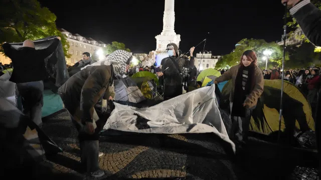 
                    Acampada de Lisboa decide voltar a acampar no sábado no Rossio
                