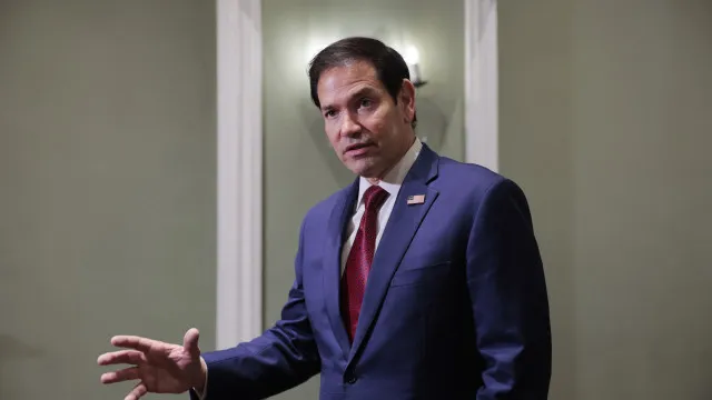 
                    Rubio visita complexo indiano capaz de refinar crude pesado da Venezuela
                