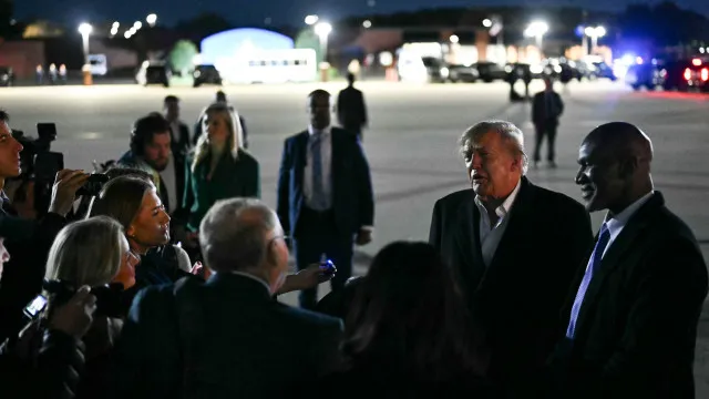 Trump chama "tonta" a uma jornalista e "estúpida" a outra