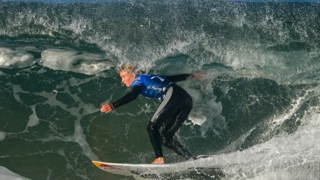 Caitlin Simmers e Molly Picklum na final da prova de elite em Peniche