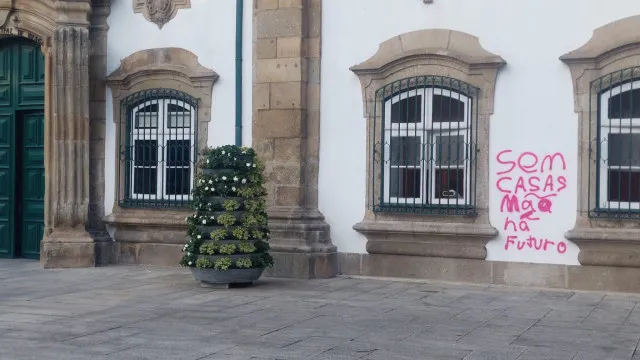 Autarca de Braga condena pichagem: "Sem casas não há futuro"