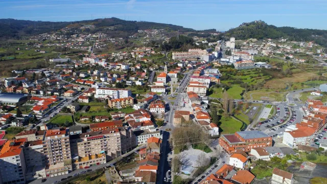 
                    Parlamento rejeita proposta de elevação da Póvoa de Lanhoso a cidade
                