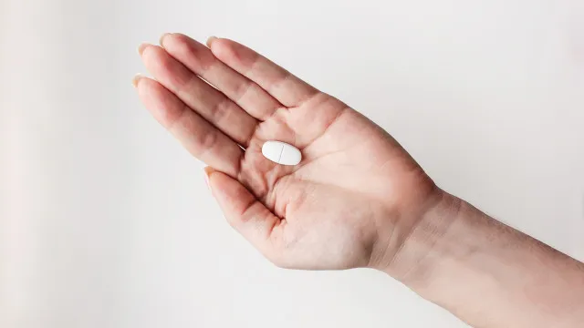 
                    Ibuprofeno de 600 mg é sempre melhor? Farmacêutica alerta para erro
                