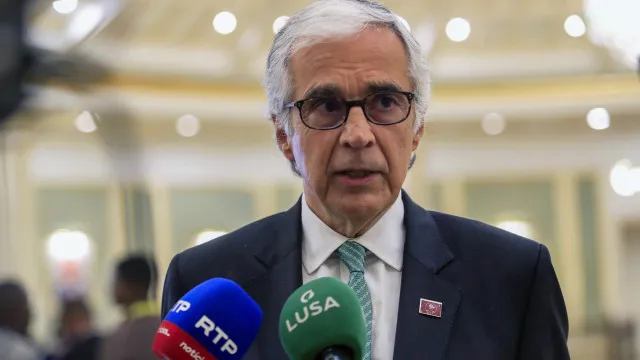 "Esbracejar muito" não resolve caso de gabinete de Ventura, avisa PAR