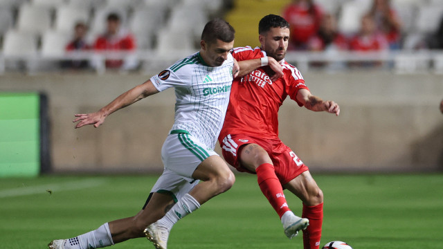EM DIRETO: Benfica já em campo na visita ao Omonia