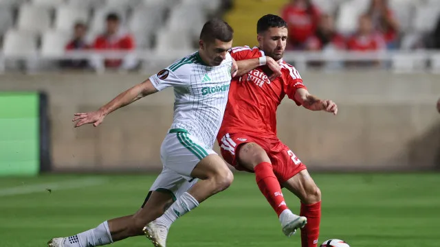 
                    Benfica ganha e Torreense perde. Amorim e Paulo Fonseca vergados
                