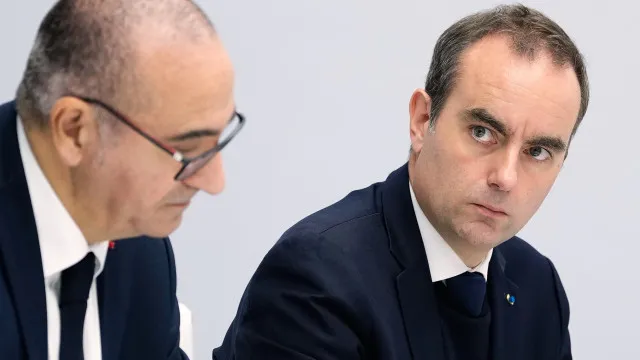 
                    Reuniões com Governo francês terminam sem avanços. Partidos criticam
                