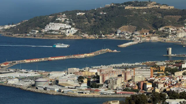 
                    Partidos marroquinos reivindicam Ceuta e Melilla no parlamento
                