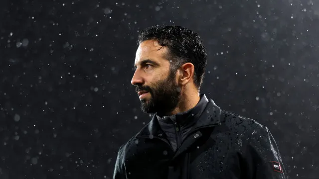 
                    Amorim vive pesadelo e é humilhado em Inglaterra. Paulo Fonseca perde
                