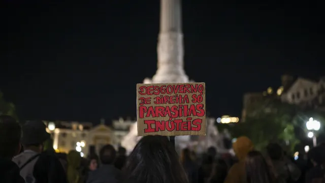 
                    Acampada de Lisboa vai protestar contra despejo de jovem mãe em Marvila
                