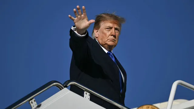 
                    Trump acusa Irão de subir petróleo e Teerão ameaça bases dos EUA 
                