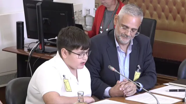 
                    Santiago vence leucemia e discursa na AR: 