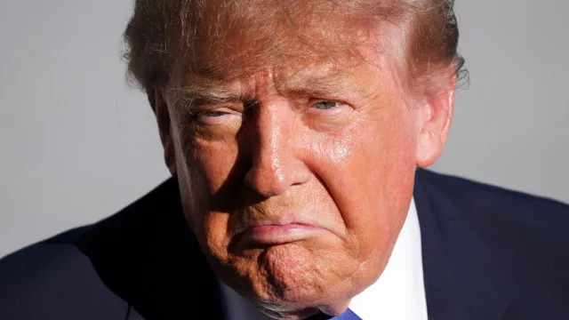 
                    Trump pediu a Musk que suspendesse limitações do Starlink na Ucrânia
                
