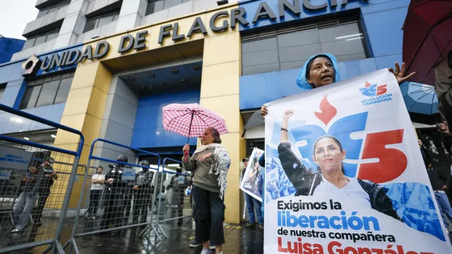 
                    Ex-candidata presidencial do Equador detida por branqueamento de capitais
                