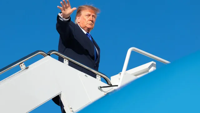 Trump chamou "doente" a (outro) jornalista e proibiu-o de entrar em avião