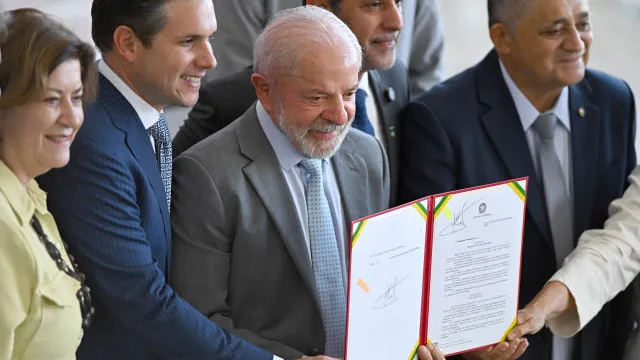 
                    Ministro diz que Lula teve 