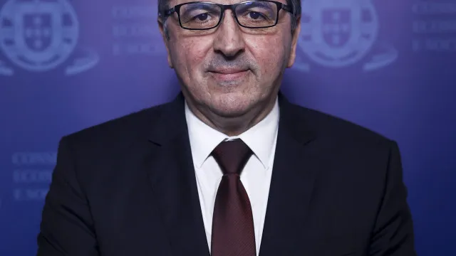 
                    Presidente do IHRU: 