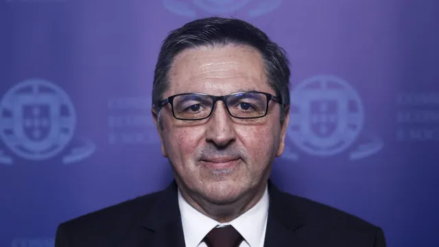 
                    Presidente do IHRU: 