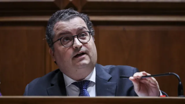 
                    Habitação: Governo diz ter feito 