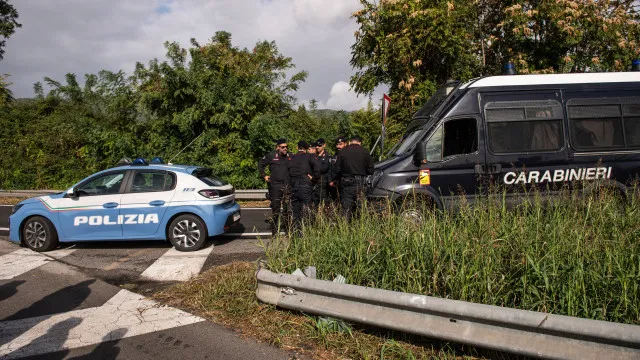 Polícia italiana faz centena de buscas a casas de suspeitos de tumultos