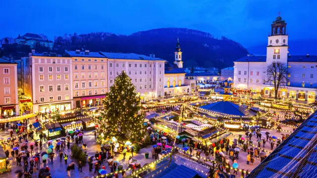 
                    10 mercados de Natal na Europa que não pode perder este ano
                