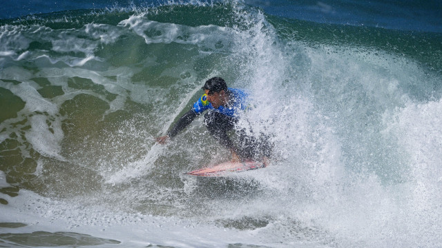 Gabriel Medina enfrenta Griffin Colapinto na final em Supertubos