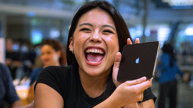 Fizeram-se filas nas lojas da Apple para receber o iPhone Duo