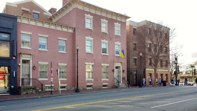 "Objeto suspeito" fecha embaixada ucraniana em Washington D.C.
