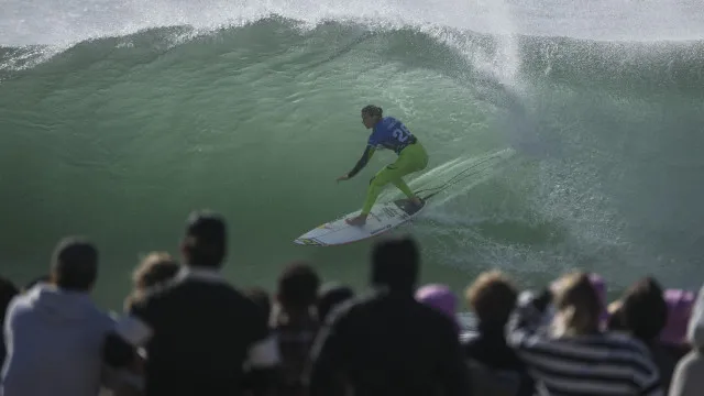 
                    Surfista australiana Molly Picklum estreia-se a vencer em Peniche
                