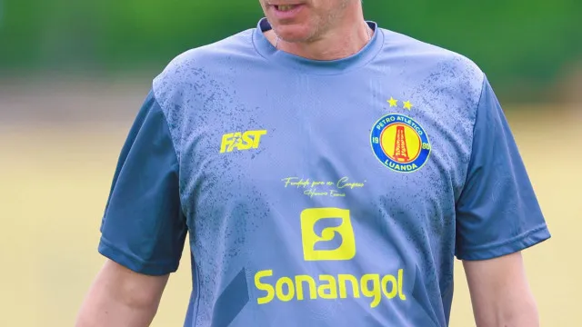 
                    Alexandre Santos apura Petro e Miguel Cardoso cai na Champions africana
                